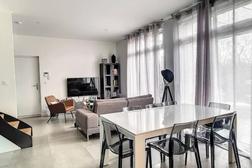 Neuville-sur-SaôneDuplex En Rez De Jardinアパートメント エクステリア 写真
